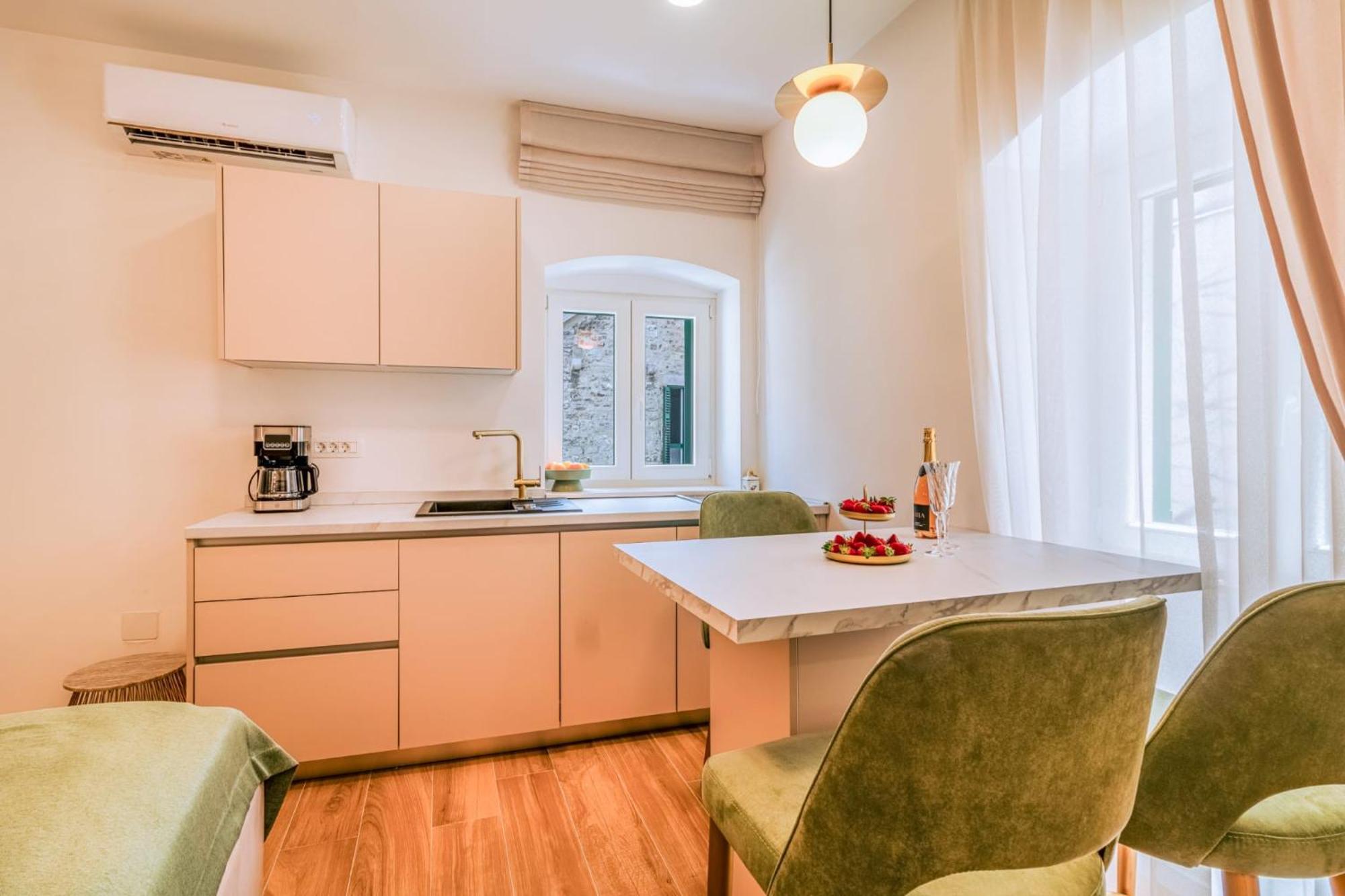 Luxury 2 Bedroom-2 Bathroom Apartment & Studio App With Rooftop Terrace سبليت المظهر الخارجي الصورة