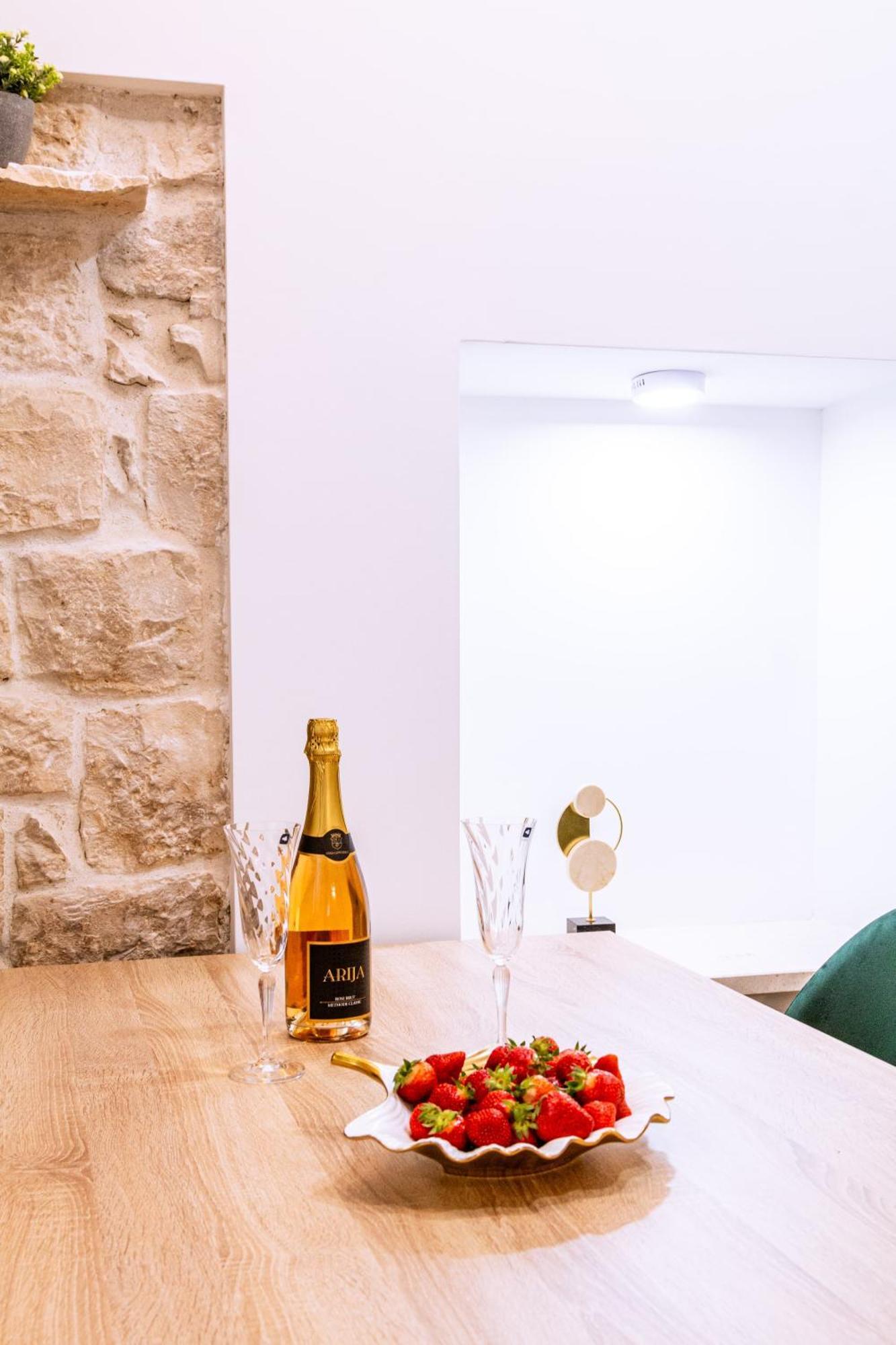Luxury 2 Bedroom-2 Bathroom Apartment & Studio App With Rooftop Terrace سبليت الغرفة الصورة